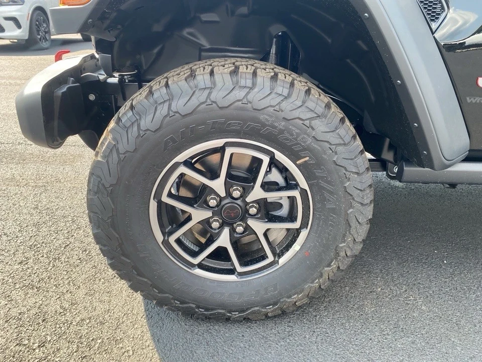 2025 Jeep JL Wrangler - Image 9 of 12