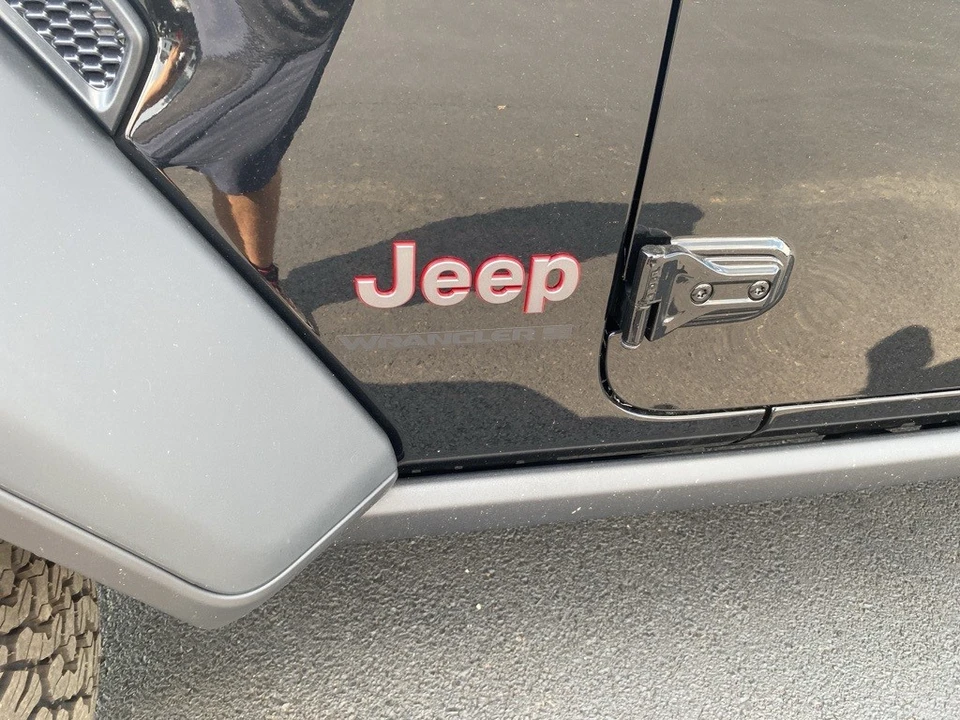 2025 Jeep JL Wrangler - Image 10 of 12