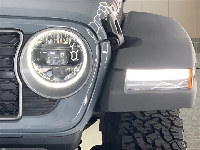 2025 Jeep JL Wrangler - Image 10 of 21