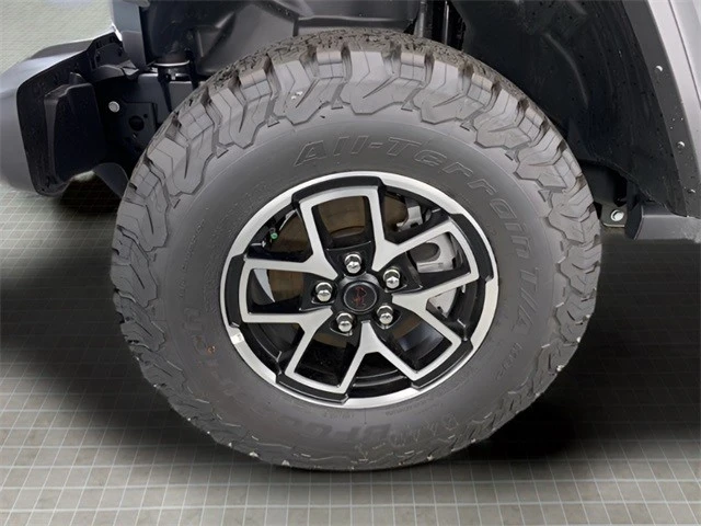 2025 Jeep JL Wrangler - Image 11 of 21