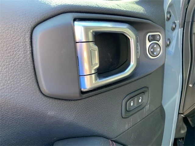 2025 Jeep JL Wrangler - Image 17 of 21