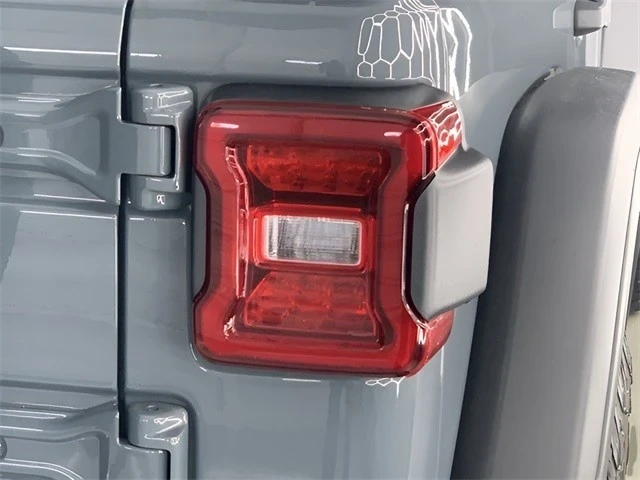 2025 Jeep JL Wrangler - Image 14 of 21