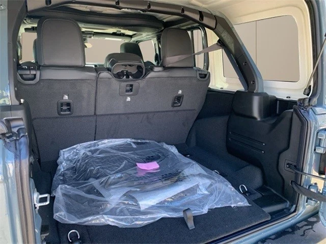 2025 Jeep JL Wrangler - Image 15 of 21