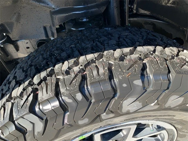 2025 Jeep JL Wrangler - Image 12 of 21
