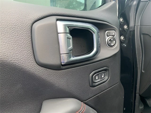 2025 Jeep JL Wrangler - Image 17 of 21