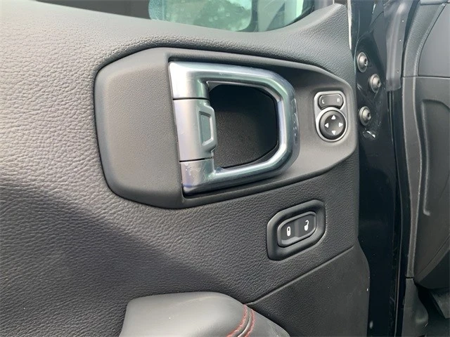 2025 Jeep JL Wrangler - Image 17 of 21
