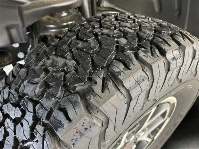 2025 Jeep JL Wrangler - Image 11 of 21