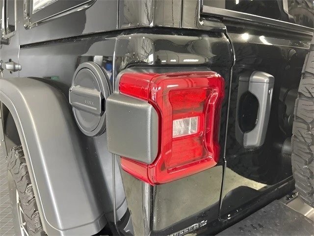 2025 Jeep JL Wrangler - Image 14 of 21