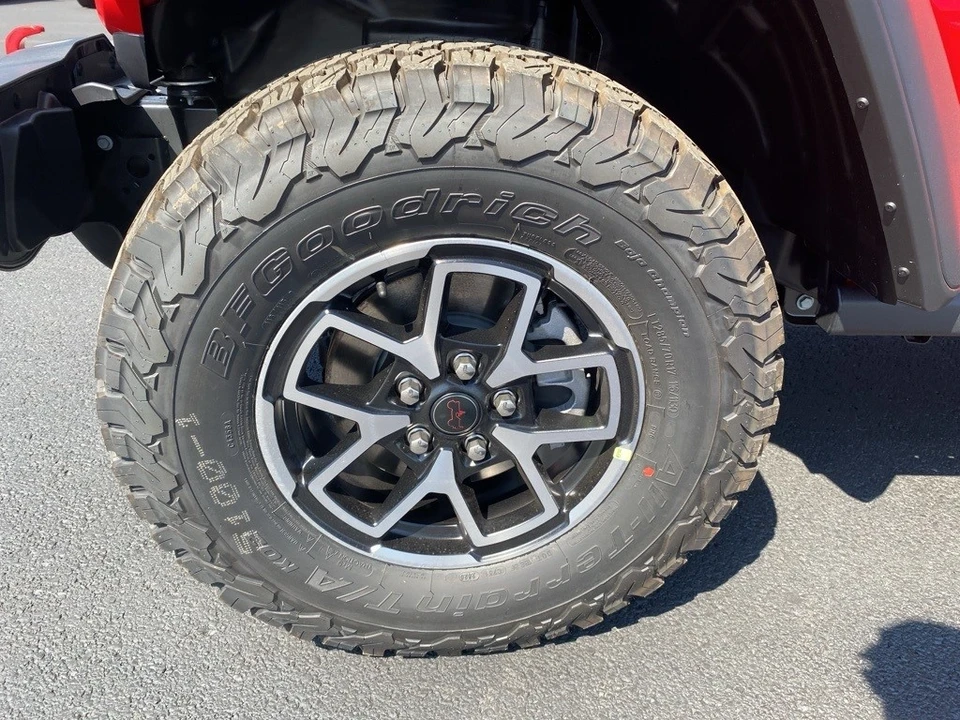 2025 Jeep JL Wrangler - Image 9 of 12