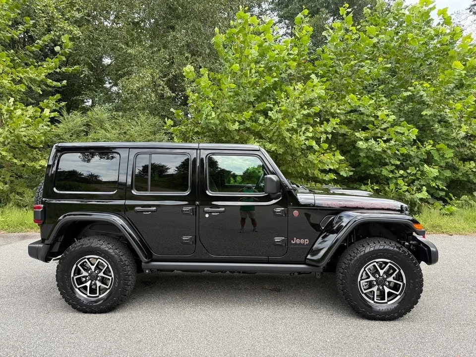 2025 Jeep JL Wrangler - Image 6 of 21