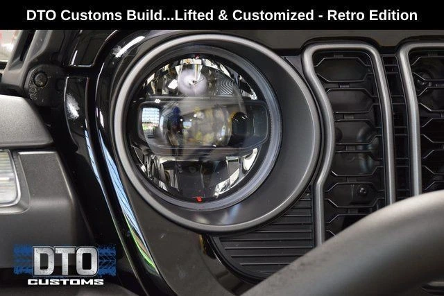2025 Jeep JL Wrangler - Image 10 of 31