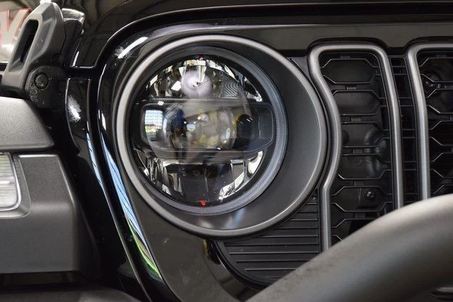 2025 Jeep JL Wrangler - Image 10 of 31