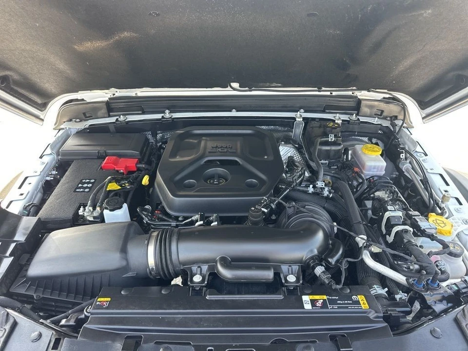 2025 Jeep JL Wrangler - Image 29 of 31