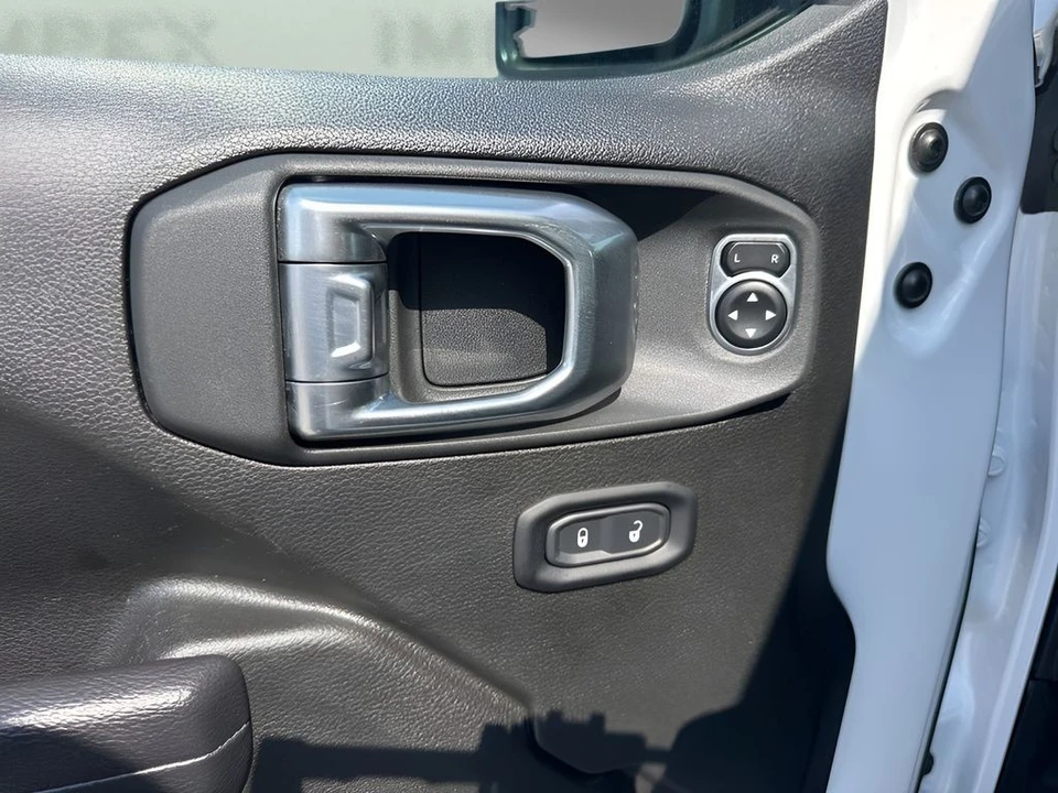 2025 Jeep JL Wrangler - Image 22 of 31
