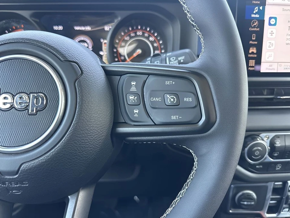 2025 Jeep JL Wrangler - Image 13 of 31