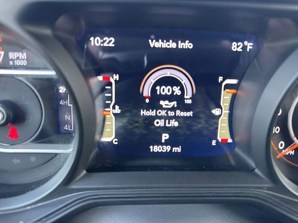 2025 Jeep JL Wrangler - Image 20 of 31