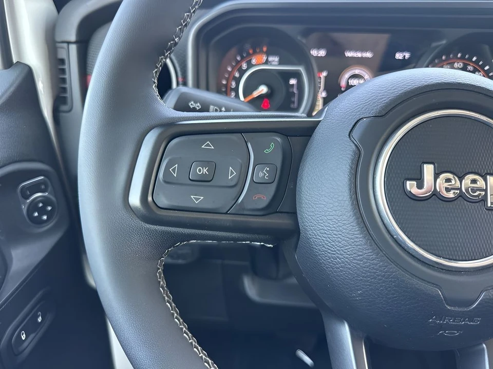 2025 Jeep JL Wrangler - Image 12 of 31