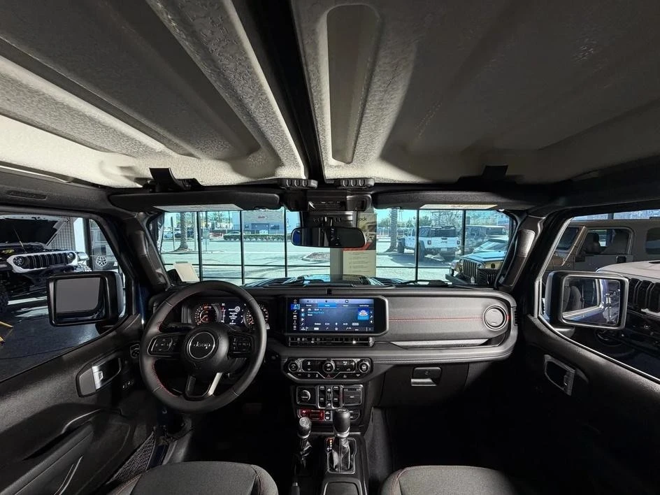 2025 Jeep JL Wrangler - Image 18 of 31