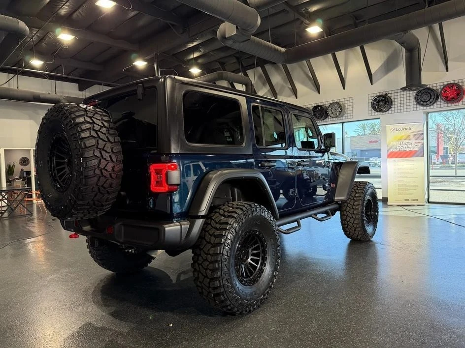 2025 Jeep JL Wrangler - Image 30 of 31