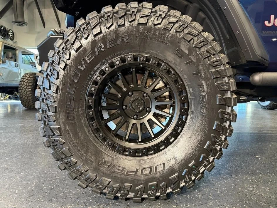 2025 Jeep JL Wrangler - Image 24 of 31