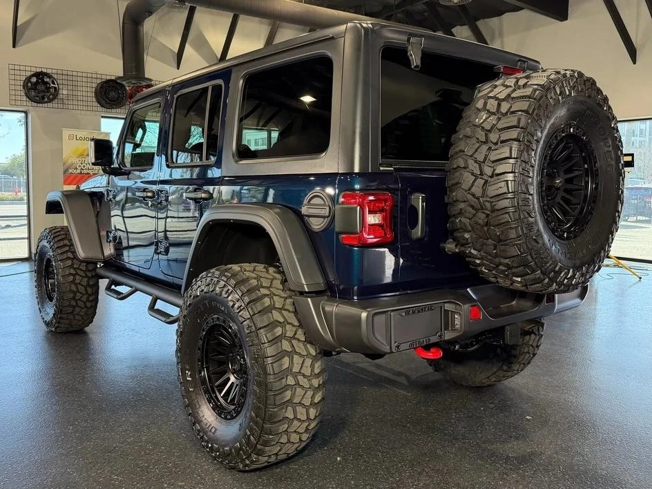 2025 Jeep JL Wrangler - Image 9 of 31
