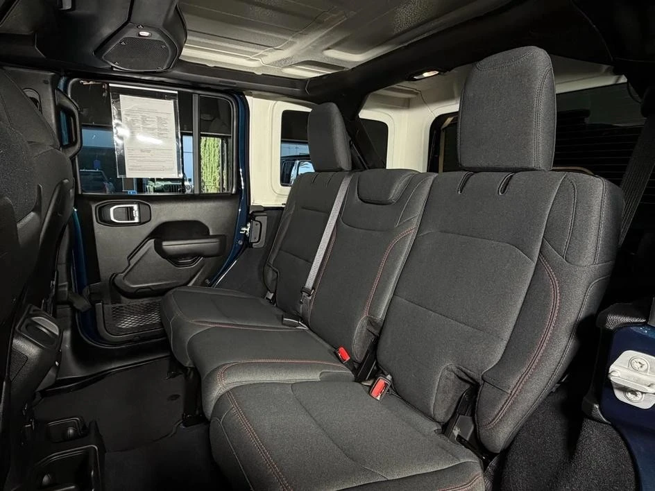 2025 Jeep JL Wrangler - Image 15 of 31