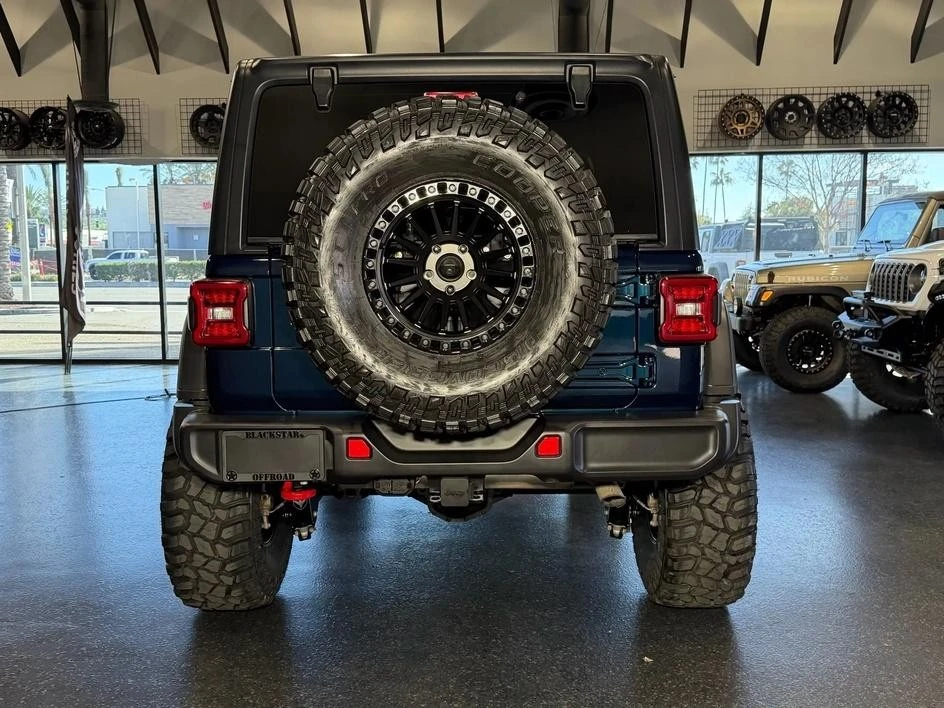 2025 Jeep JL Wrangler - Image 11 of 31