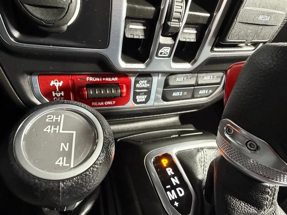 2025 Jeep JL Wrangler - Image 21 of 31