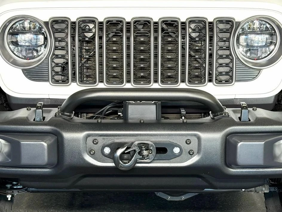 2025 Jeep JL Wrangler - Image 5 of 29