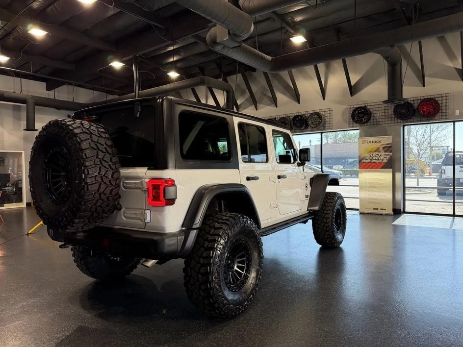 2025 Jeep JL Wrangler - Image 28 of 29