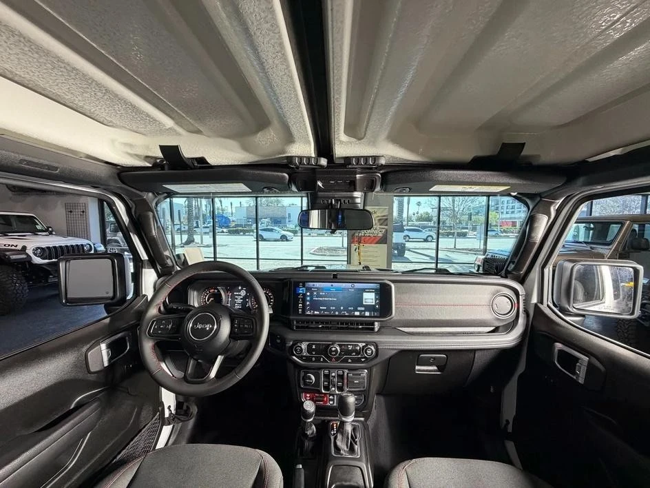 2025 Jeep JL Wrangler - Image 20 of 29