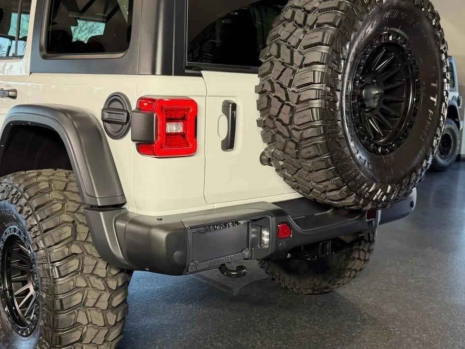 2025 Jeep JL Wrangler - Image 11 of 29