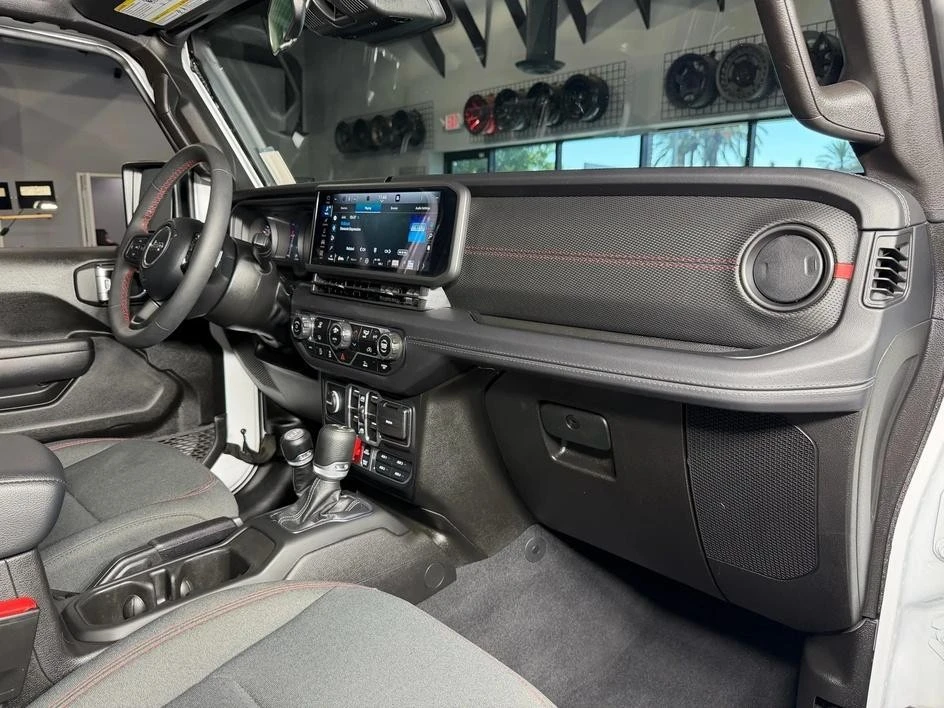 2025 Jeep JL Wrangler - Image 19 of 29