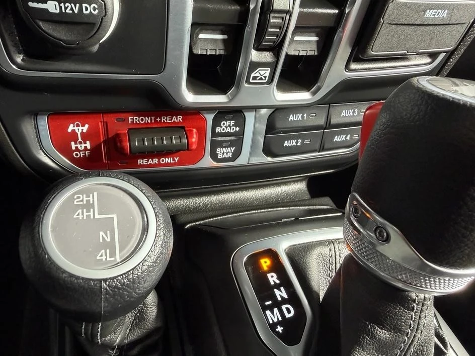 2025 Jeep JL Wrangler - Image 23 of 29