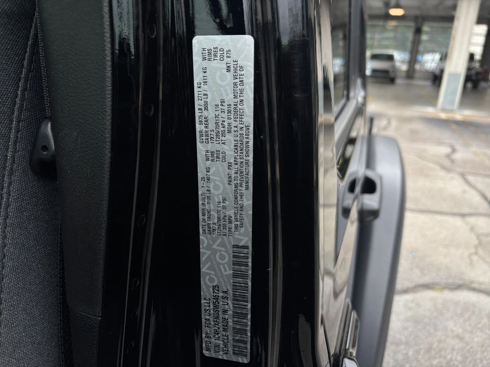 2025 Jeep JL Wrangler - Image 30 of 31