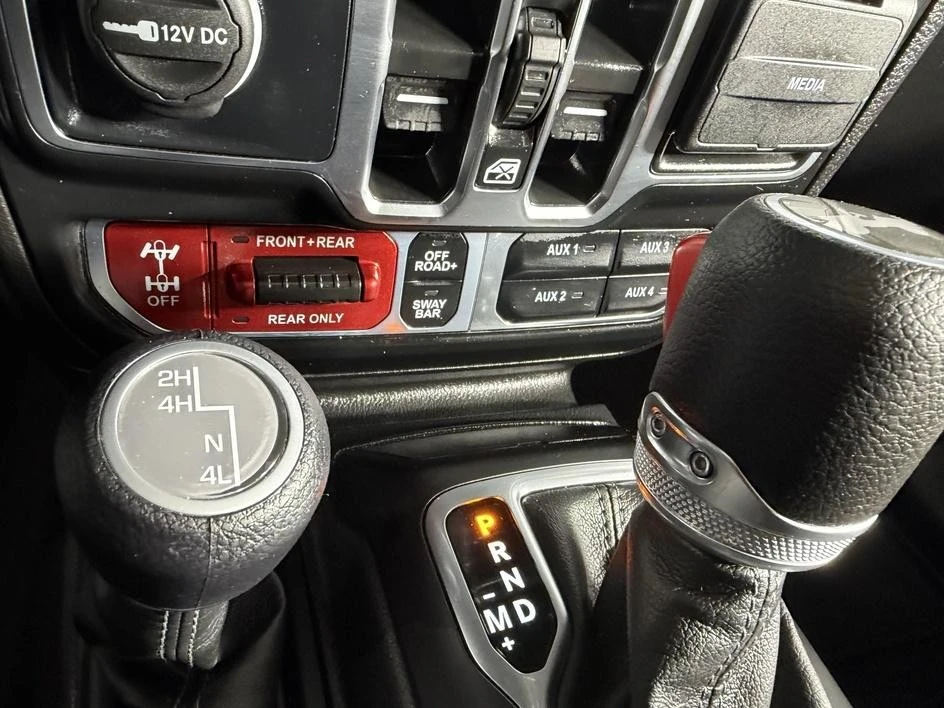 2025 Jeep JL Wrangler - Image 23 of 31