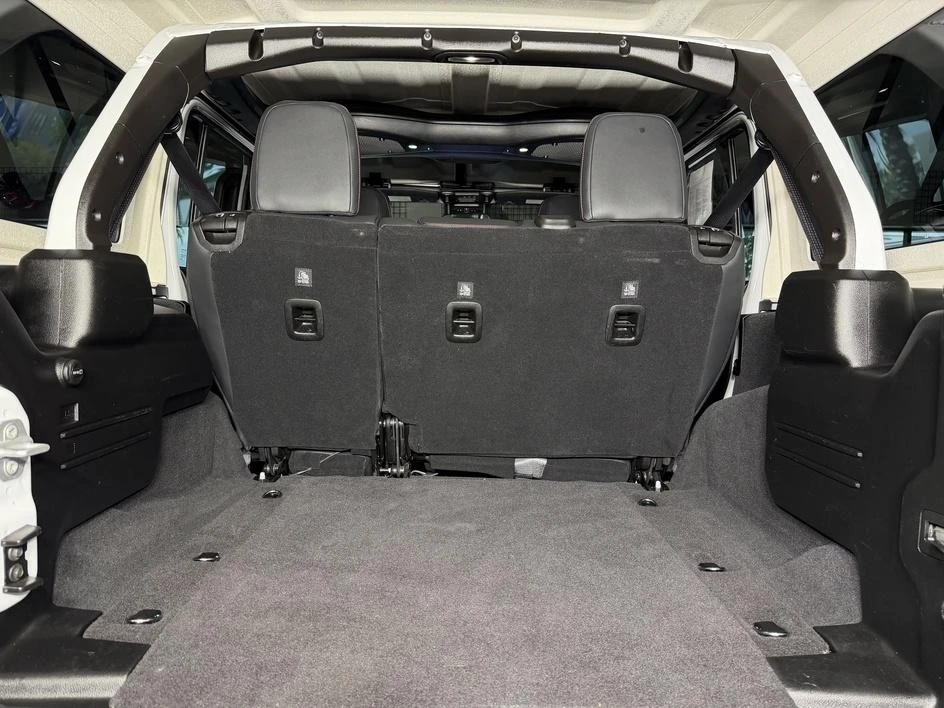 2025 Jeep JL Wrangler - Image 24 of 31