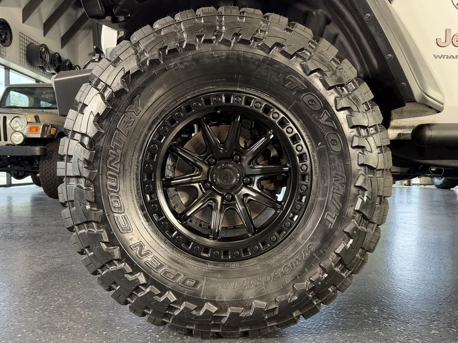 2025 Jeep JL Wrangler - Image 25 of 31