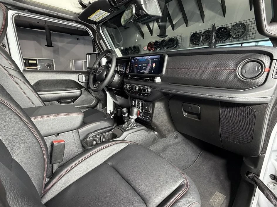 2025 Jeep JL Wrangler - Image 19 of 31