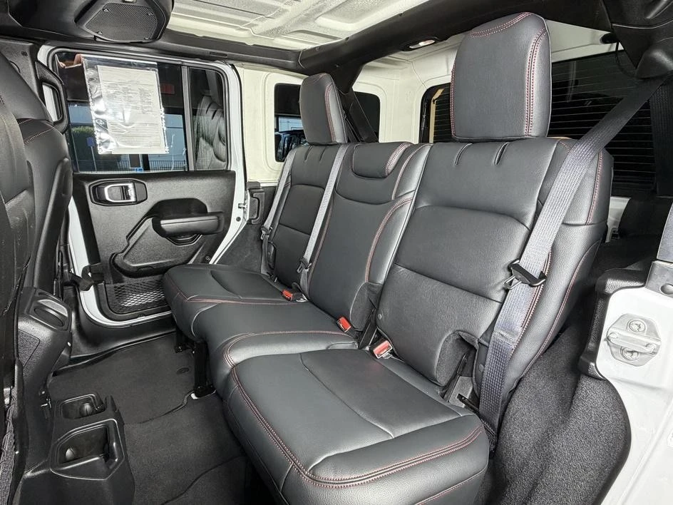 2025 Jeep JL Wrangler - Image 17 of 31