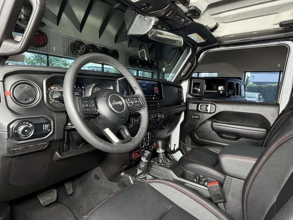 2025 Jeep JL Wrangler - Image 14 of 31