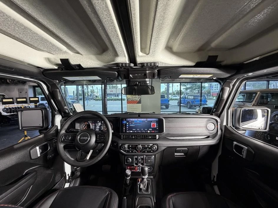 2025 Jeep JL Wrangler - Image 20 of 31