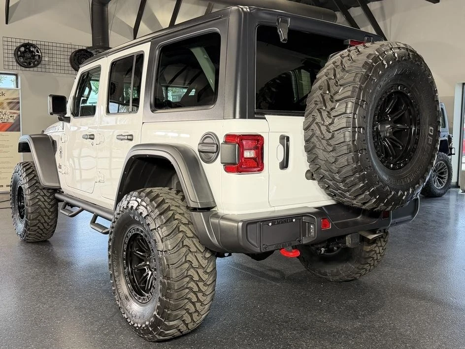 2025 Jeep JL Wrangler - Image 10 of 31