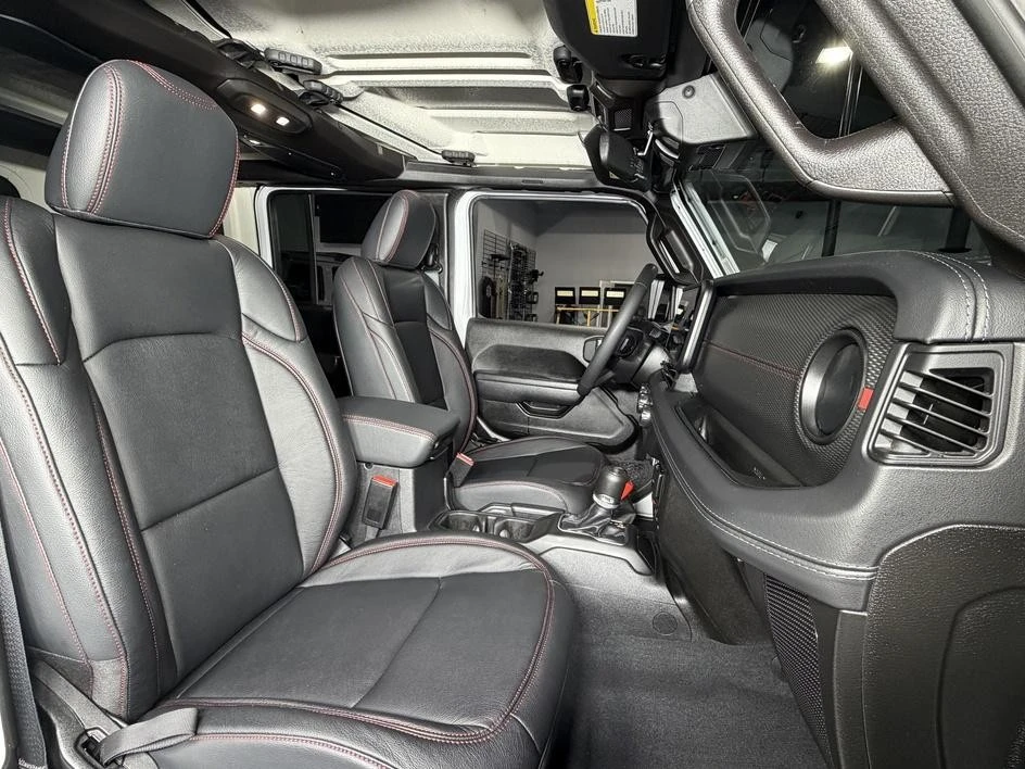 2025 Jeep JL Wrangler - Image 18 of 31