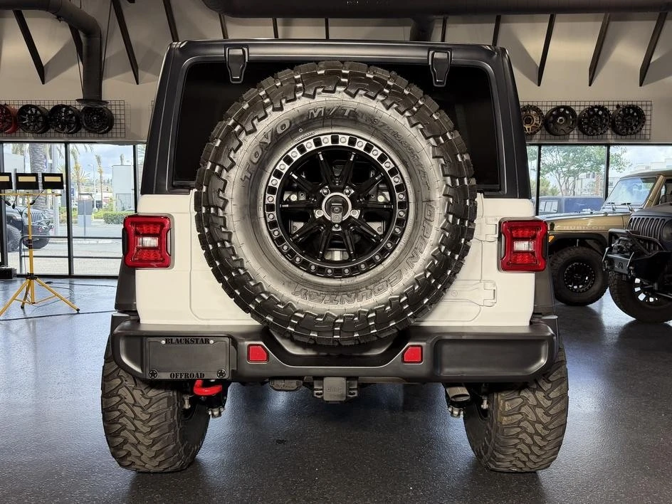 2025 Jeep JL Wrangler - Image 12 of 31