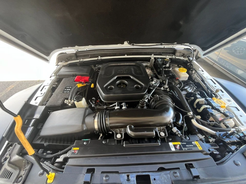 2025 Jeep JL Wrangler - Image 27 of 31