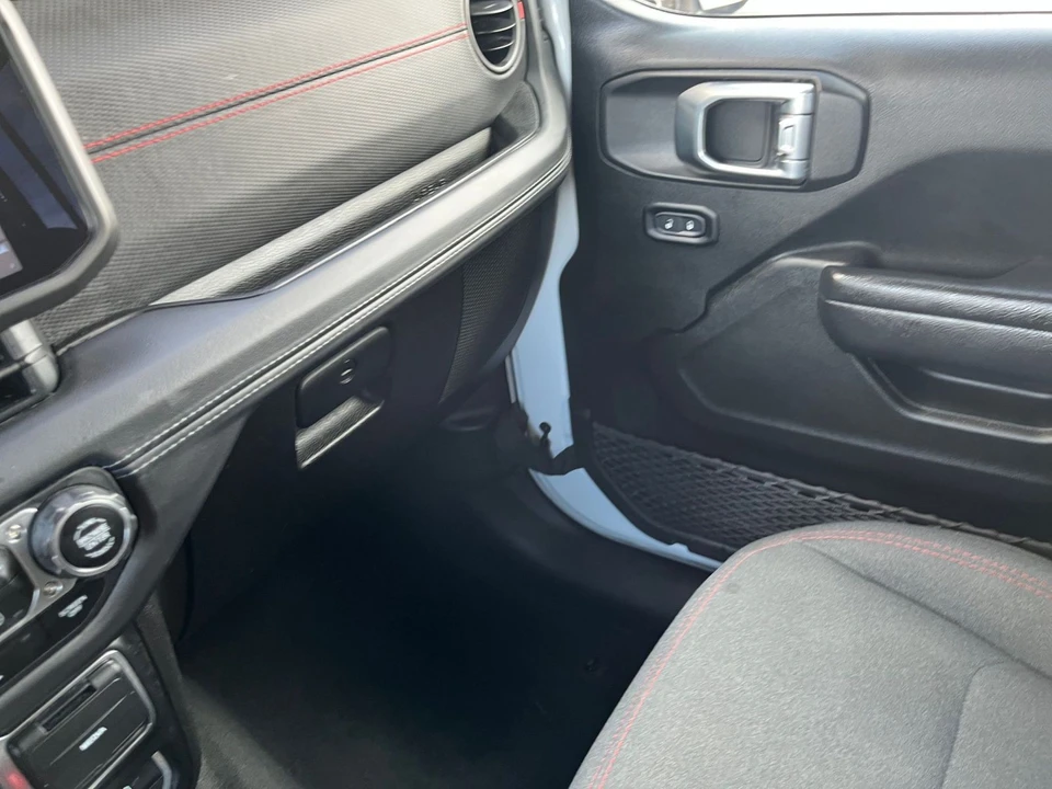 2025 Jeep JL Wrangler - Image 30 of 31