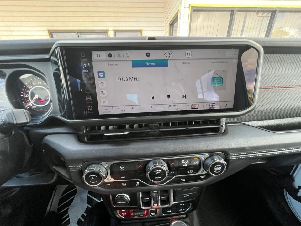 2025 Jeep JL Wrangler - Image 14 of 31