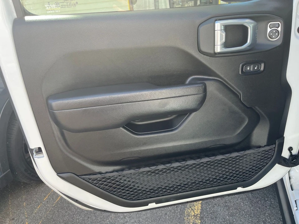 2025 Jeep JL Wrangler - Image 15 of 31