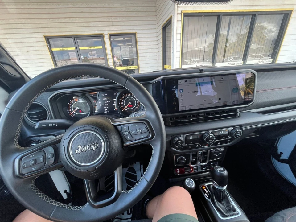 2025 Jeep JL Wrangler - Image 28 of 31